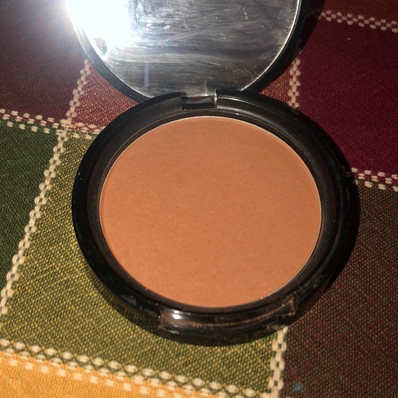 Bronzer - Picture 2 of 3